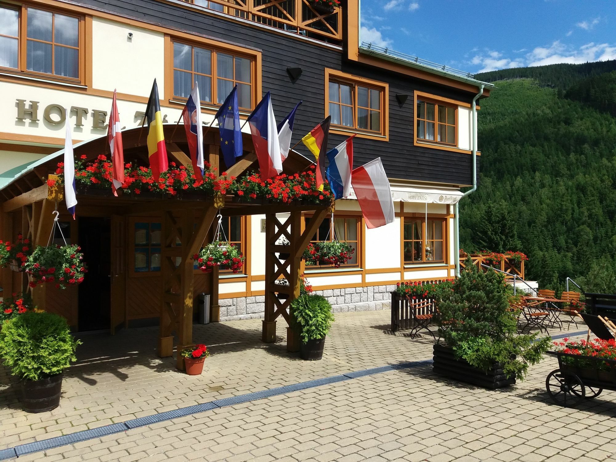 Hotel Zatisi Špindlerŭv Mlýn Exterior foto